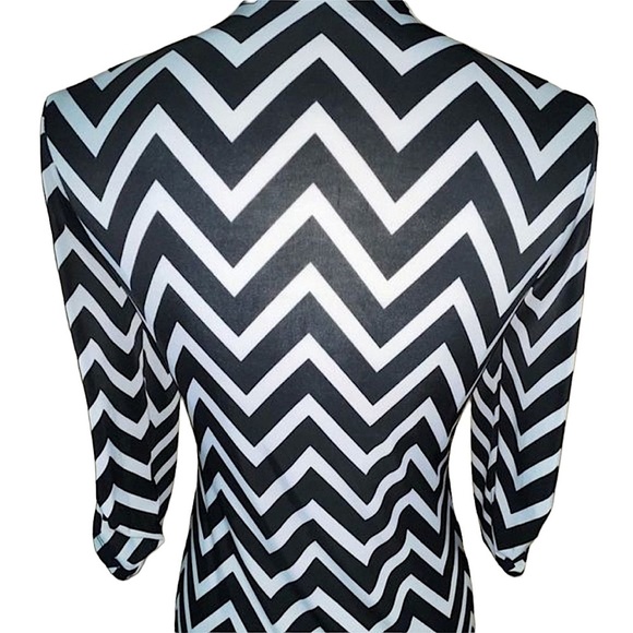Tacera - Small black & white zig zag pattern dress - Picture 3 of 14